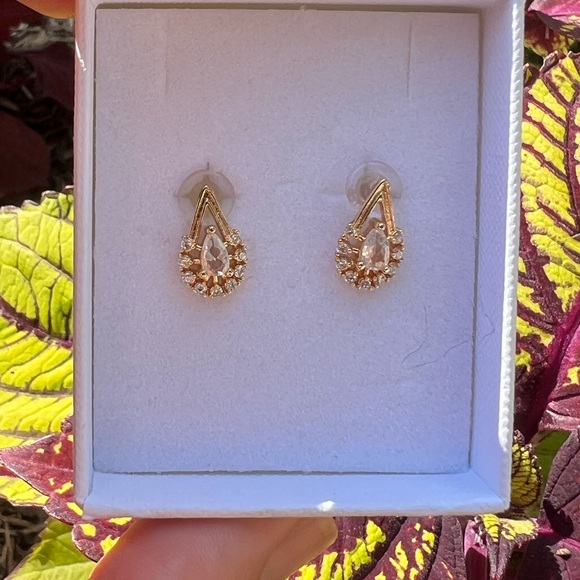 Tear drop diamond earrings - Picture 2 of 6